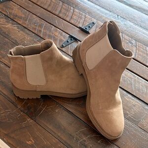 Esprit Tan Chelsea Ankle Boots